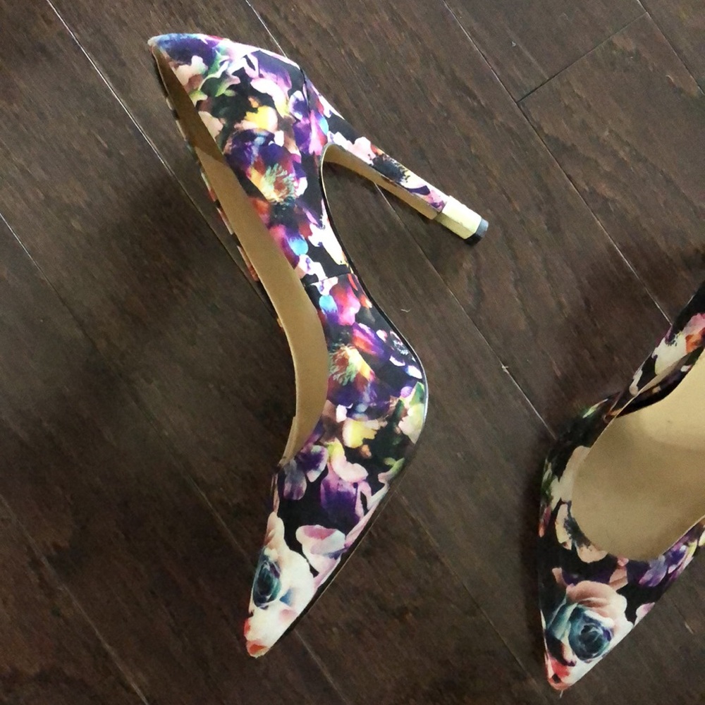 Beautiful Guess Floral shoes